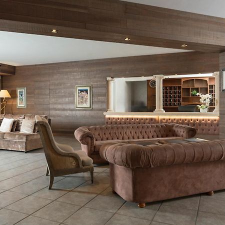 Hotel Don Luis Кастел ди Сангро Екстериор снимка