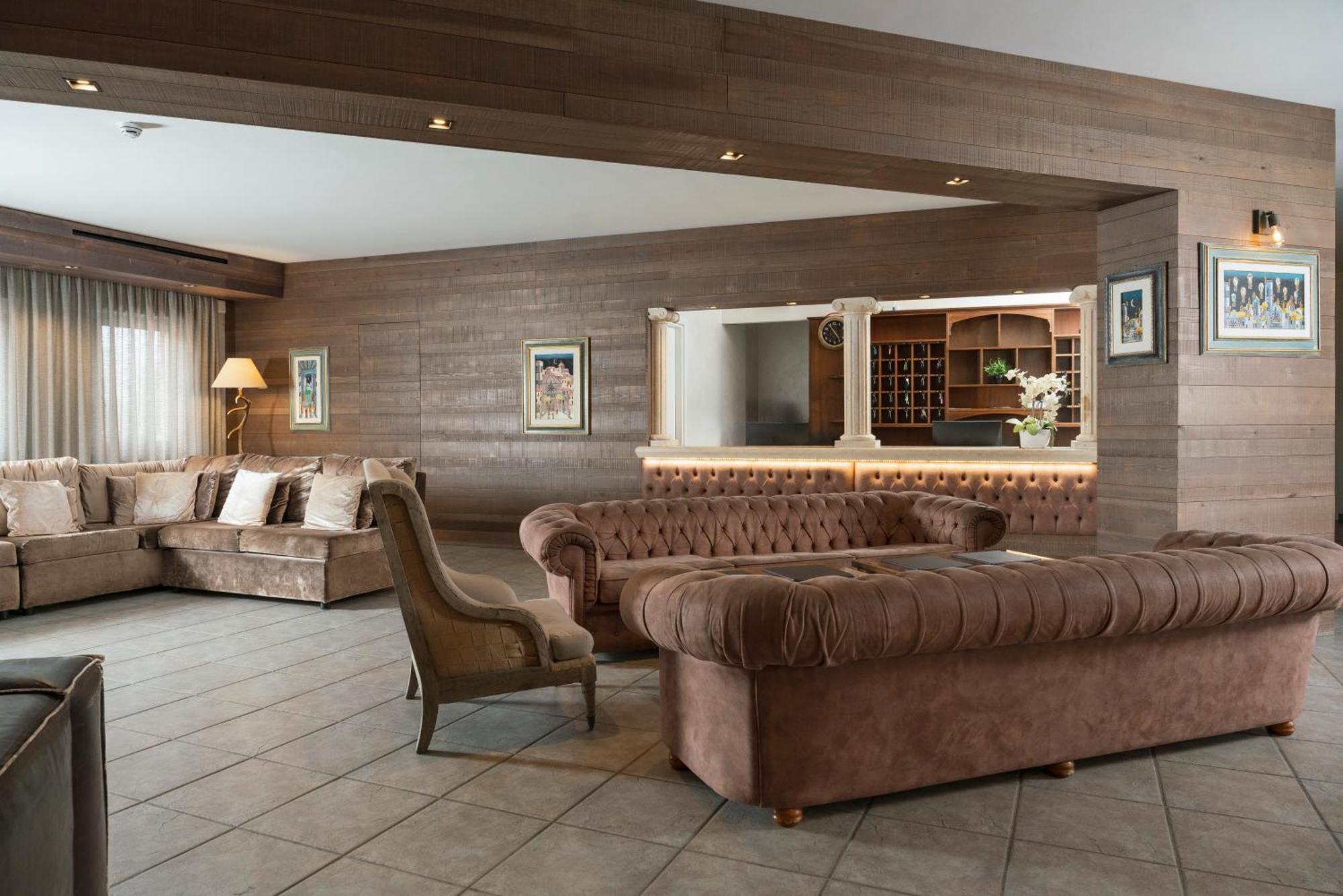Hotel Don Luis Кастел ди Сангро Екстериор снимка